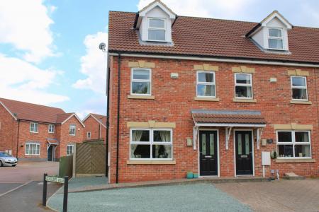 3 bedroom Terraced House for sale in Grammar School Road, Brigg, DN20
