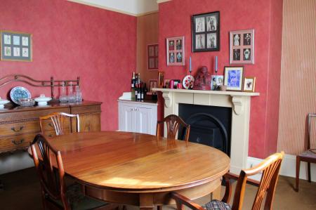 4 bedroom Semi-detached house for sale in Chapel Street, Caistor, LN7