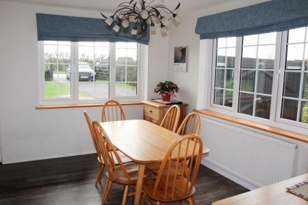 4 bedroom Detached house for sale in Caistor Road, North Kelsey Moor, LN7