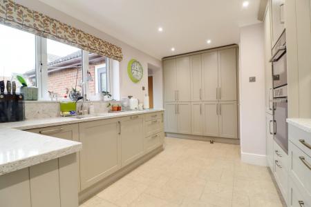 3 bedroom Detached bungalow for sale in Barley Close, Hibaldstow, DN20