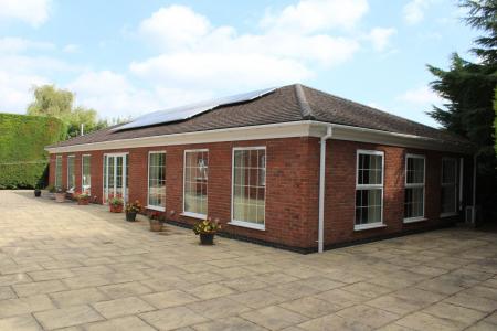 5 bedroom Detached house for sale in Kirton Road, Greetwell, DN20