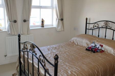 3 bedroom Terraced House for sale in Kingfisher Close, Scawby Brook, DN20