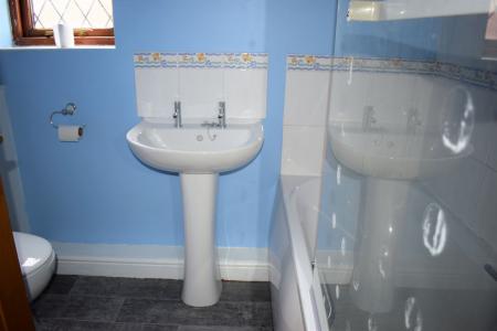 2 bedroom Semi-detached house to let in Woodland View, Barnetby, DN38