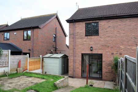 2 bedroom Semi-detached house to let in Woodland View, Barnetby, DN38