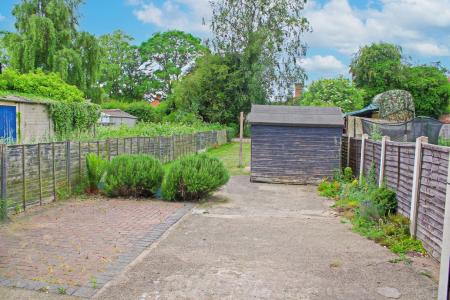 3 bedroom Semi-detached house for sale in Mill Lane, Broughton, DN20