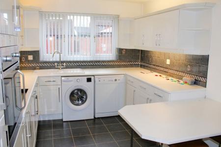 3 bedroom Detached bungalow for sale in Bakersfield, Wrawby, DN20