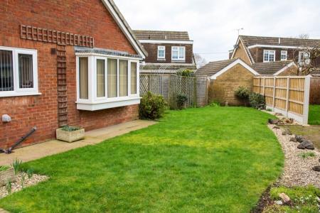 3 bedroom Detached bungalow for sale in Bakersfield, Wrawby, DN20