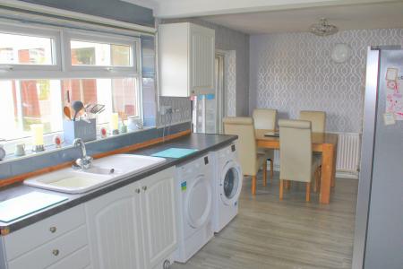 3 bedroom Semi-detached house for sale in South View Avenue, Brigg, DN20