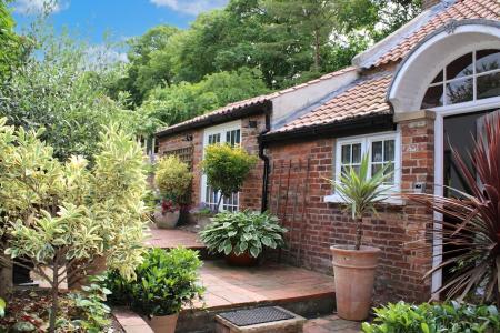 3 bedroom Detached house for sale in Mill Lane, Caistor, LN7