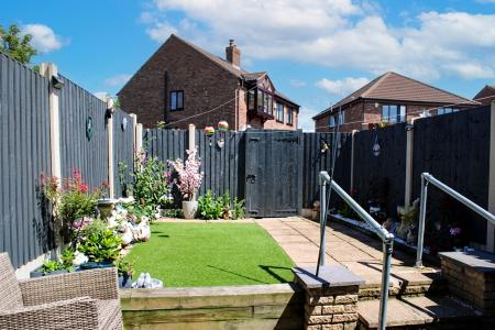 2 bedroom Terraced House for sale in Waters Edge, Scawby Brook, DN20