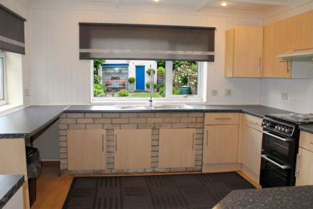 3 bedroom Semi-detached house for sale in Chapel Road, Broughton, DN20
