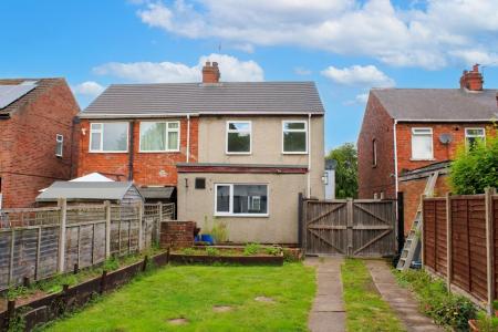 3 bedroom Semi-detached house for sale in Chapel Road, Broughton, DN20