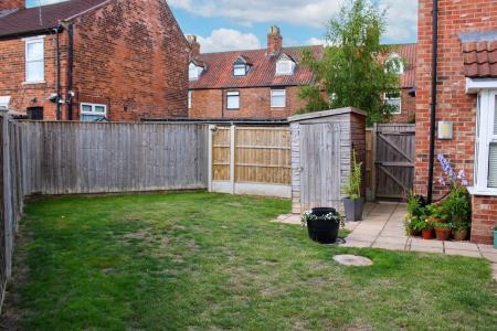 3 bedroom End of terrace house for sale in Grammar School Road, Brigg, DN20