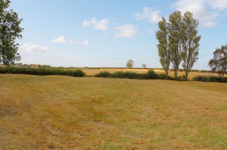 2 bedroom Detached bungalow for sale in Gainsborough Road, Kirton Lindsey, DN21