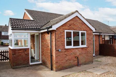 2 bedroom Semi-detached house for sale in St. Hybalds Grove, Scawby, DN20