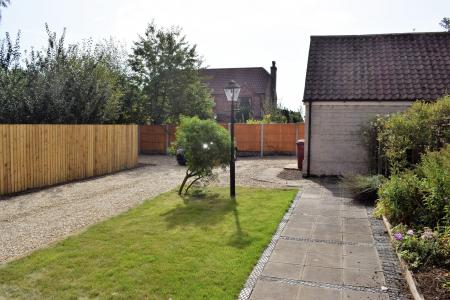3 bedroom Semi-detached house to let in School Lane, Appleby, DN15