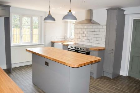 3 bedroom Semi-detached house to let in School Lane, Appleby, DN15