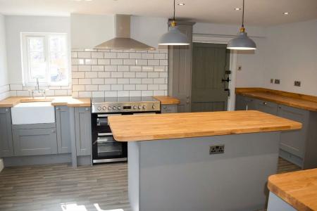 3 bedroom Semi-detached house to let in School Lane, Appleby, DN15