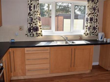 2 bedroom Semi-detached house to let in School Lane, Bonby, DN20