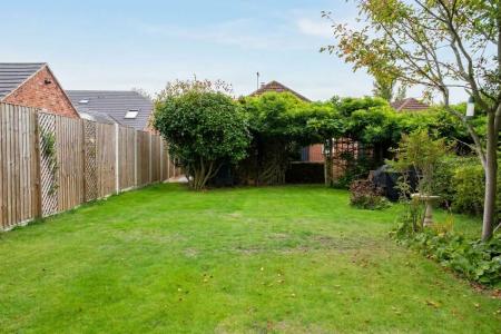 2 bedroom Detached bungalow for sale in Kings Avenue, Brigg, DN20