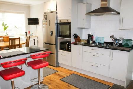 2 bedroom Detached bungalow for sale in Kings Avenue, Brigg, DN20