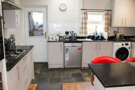 2 bedroom Detached bungalow for sale in Kings Avenue, Brigg, DN20