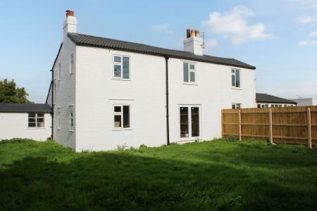5 bedroom Semi-detached house for sale in Grange Cottages, Croxton, Ulceby, DN396YD