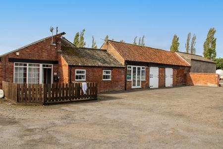 4 bedroom Detached house for sale in Croxton, Ulceby, DN39