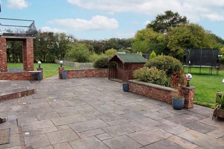 4 bedroom Detached house for sale in Croxton, Ulceby, DN39