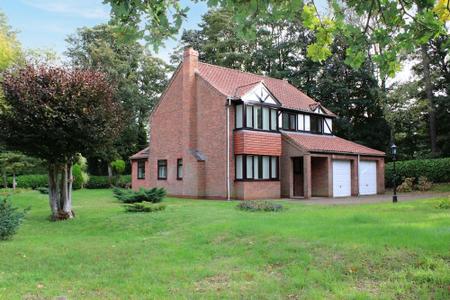 4 bedroom House for sale in Kirton Road, Greetwell, DN20