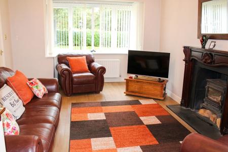 4 bedroom House for sale in Kirton Road, Greetwell, DN20