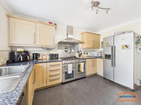 4 bedroom Detached house for sale in Fairburn Crescent, Pelsall, WS3