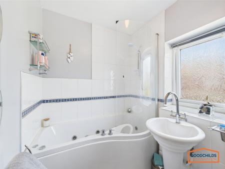 4 bedroom Detached house for sale in Fairburn Crescent, Pelsall, WS3