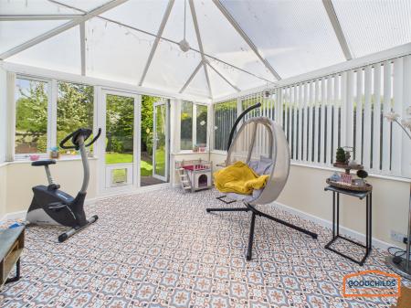 4 bedroom Detached house for sale in Fairburn Crescent, Pelsall, WS3