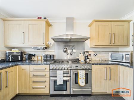 4 bedroom Detached house for sale in Fairburn Crescent, Pelsall, WS3