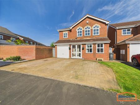 4 bedroom Detached house for sale in Fairburn Crescent, Pelsall, WS3
