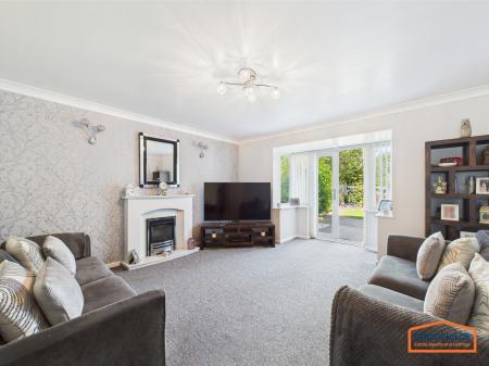 4 bedroom Detached house for sale in Fairburn Crescent, Pelsall, WS3