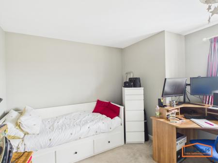 2 bedroom Apartment for sale in Lapwing Close, Brownhills, WS8