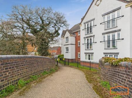 2 bedroom Apartment for sale in Lapwing Close, Brownhills, WS8