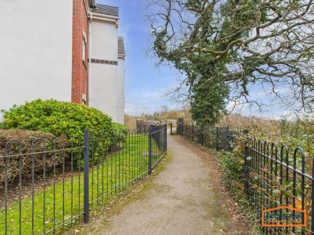 2 bedroom Apartment for sale in Lapwing Close, Brownhills, WS8