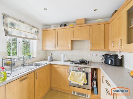 2 bedroom Apartment for sale in Lapwing Close, Brownhills, WS8