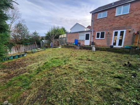 3 bedroom Semi-detached house to let in Cherwell Drive, Brownhills, WS8