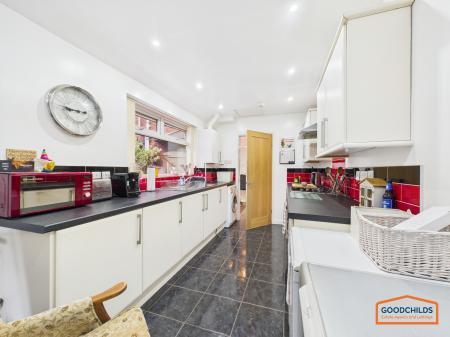 2 bedroom Semi-detached house for sale in Hednesford Road, Brownhills, WS8