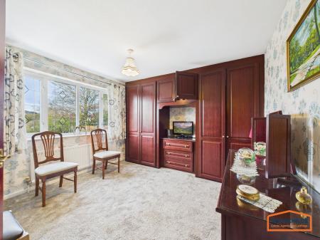 5 bedroom Semi-detached house for sale in Canterbury Close, Pelsall, WS3