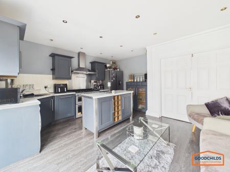 3 bedroom Semi-detached house for sale in Broad Lane South, Wolverhampton, WV11