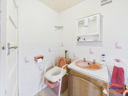 3 bedroom Semi-detached house for sale in Valley View, Brownhills, WS8