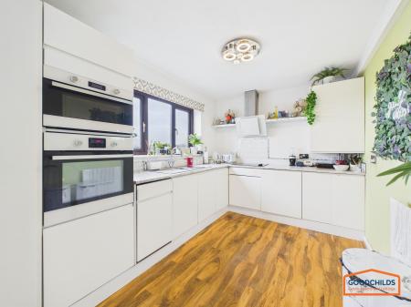 2 bedroom Flat for sale in Sadler Road, Walsall, WS8