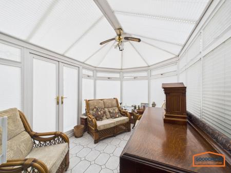 5 bedroom Semi-detached house for sale in Canterbury Close, Walsall, WS3