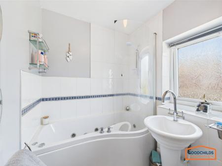4 bedroom Detached house for sale in Fairburn Crescent, Pelsall, WS3