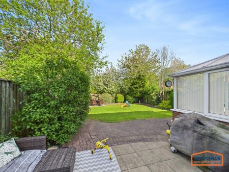 4 bedroom Detached house for sale in Fairburn Crescent, Pelsall, WS3